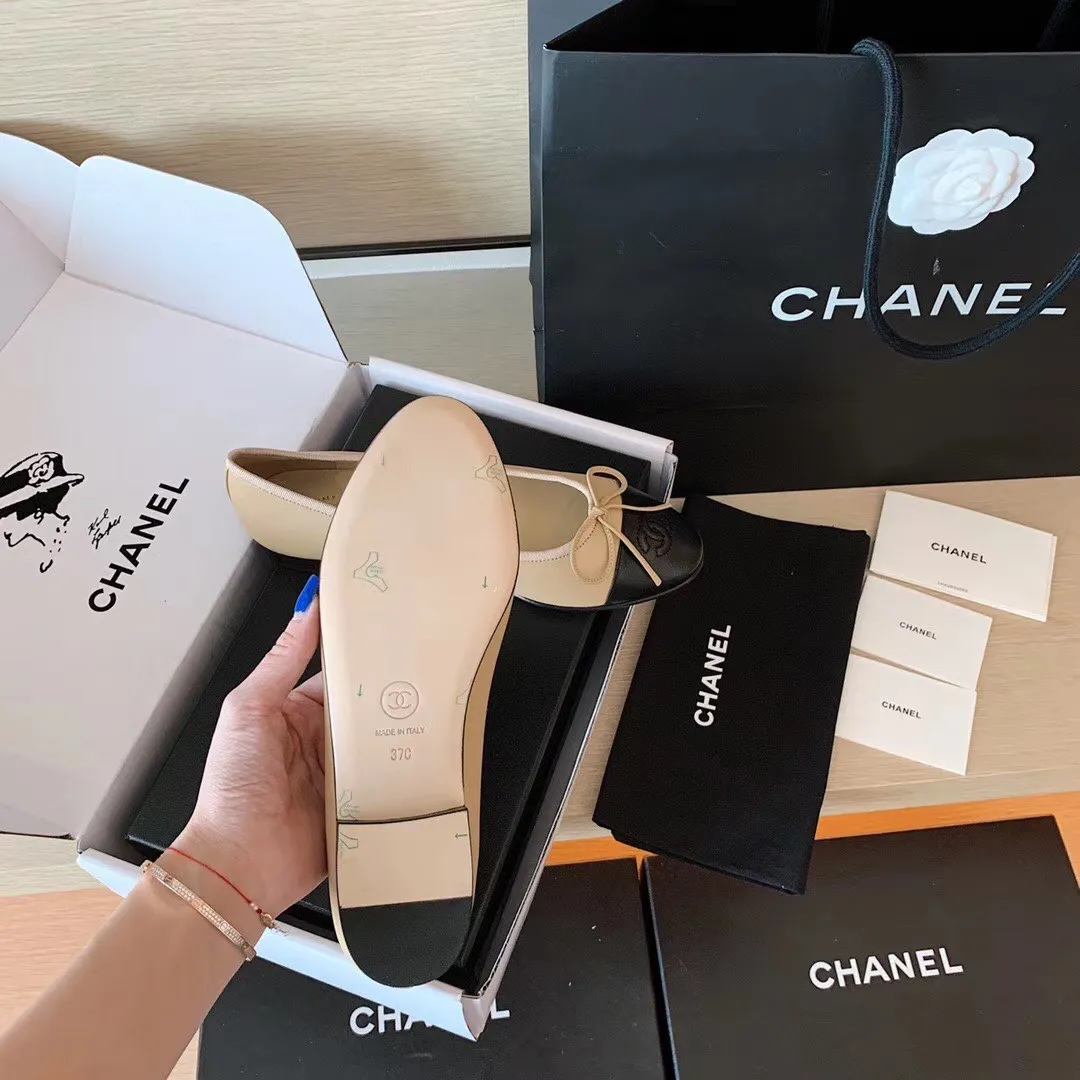 👟👟Ex-factory price 440👟👟Chanel Chanel⚠️Classic forever ballet shoes...the first few domestic versions, welcome to compare🆚🌟Material: The upper is made of imported sheepskin ✈️Mixed sheepskin lining ✈️Italian leather outsole🌟size: 34-40